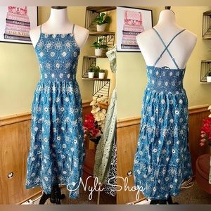 🌷Brand New halter eyelet dress fully embroidered can fit Sm up to M price firm!